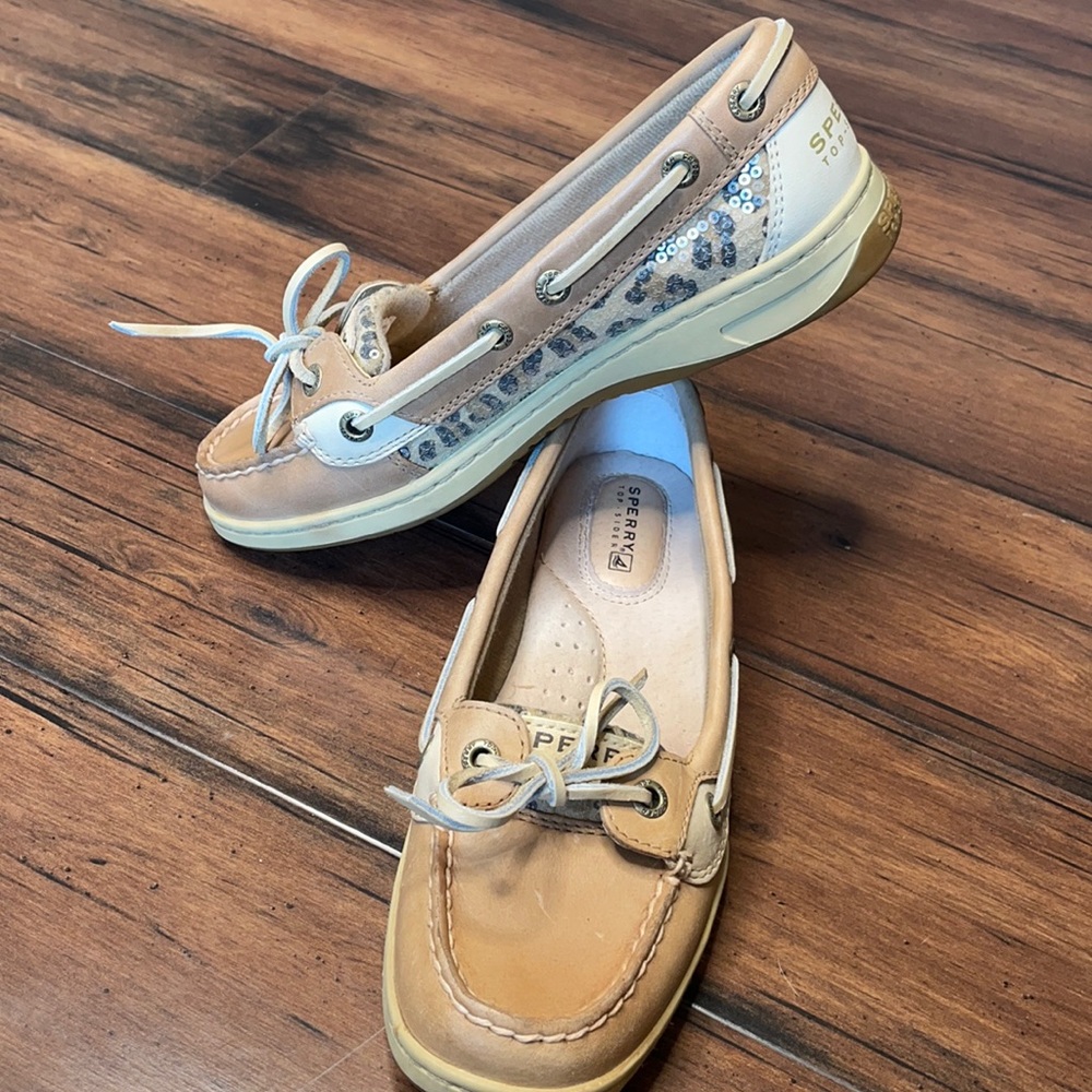 Sperry tan leather sequins leopard print loafersโ size 6m